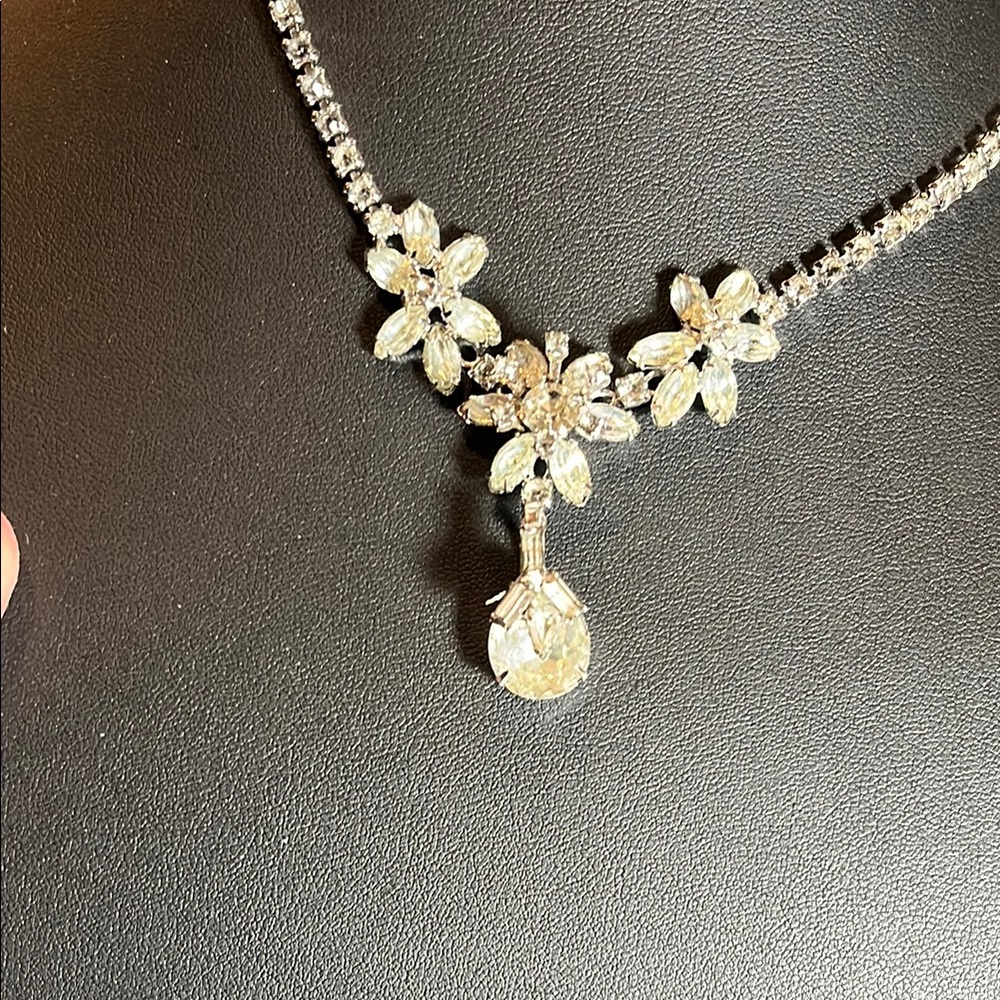 Volupte Vintage Rhinestone Necklace & Screw Back Earring Set. Beyond Exquisite. - Picture 11 of 16